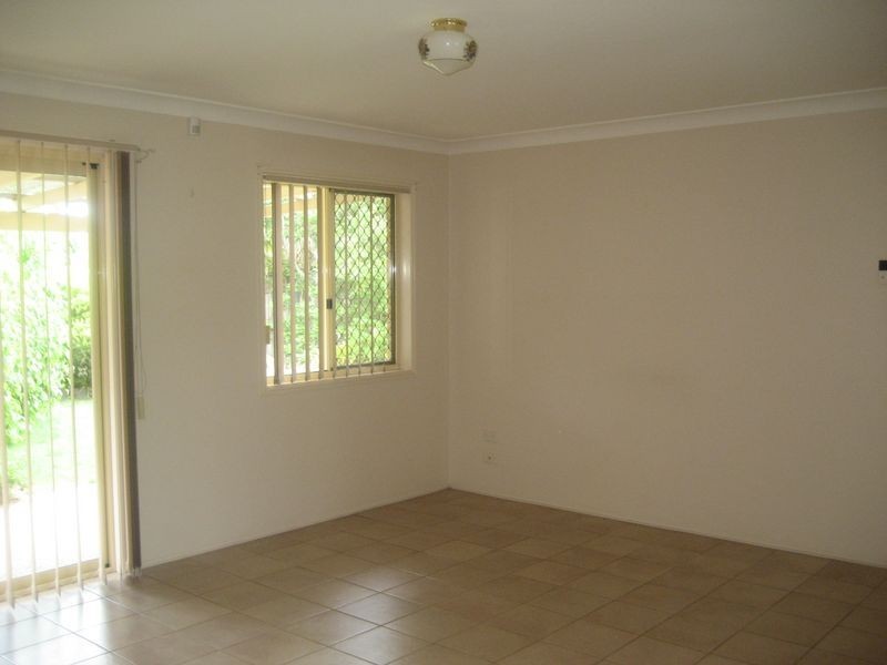 2/1 Cocos Place, Raceview QLD 4305
