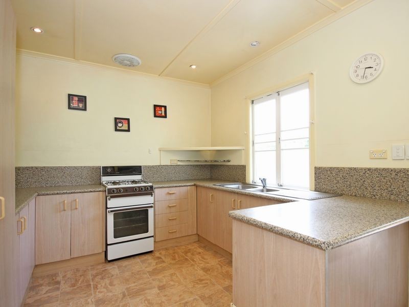 33 MacGregor Street, Woodend QLD 4305