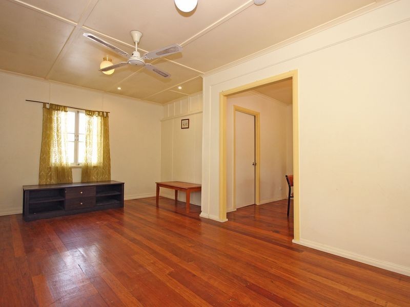 33 MacGregor Street, Woodend QLD 4305