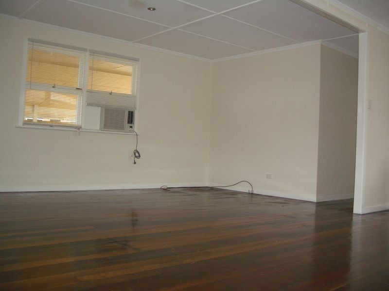 68 Robertson Road, Eastern Heights QLD 4305