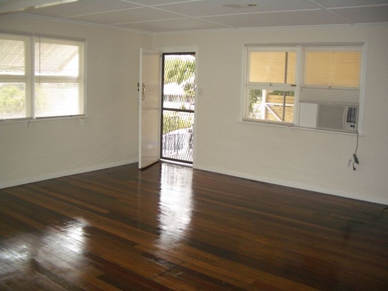 68 Robertson Road, Eastern Heights QLD 4305