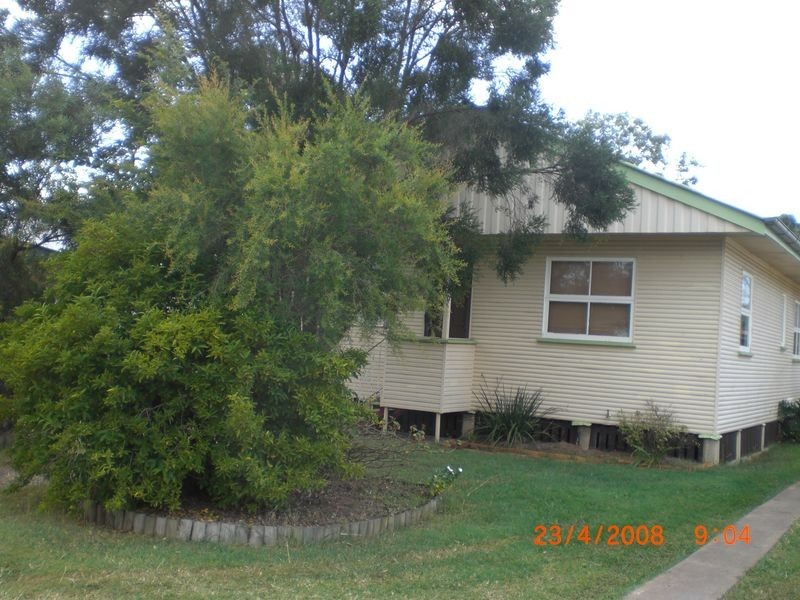 8 Walkers Lane, Booval QLD 4304