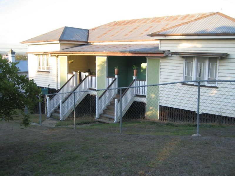 2/20 Ellenborough  Street, Ipswich QLD 4305