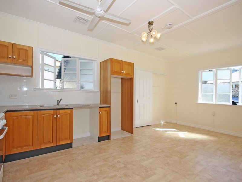 23 Blackstone Road, Eastern Heights QLD 4305