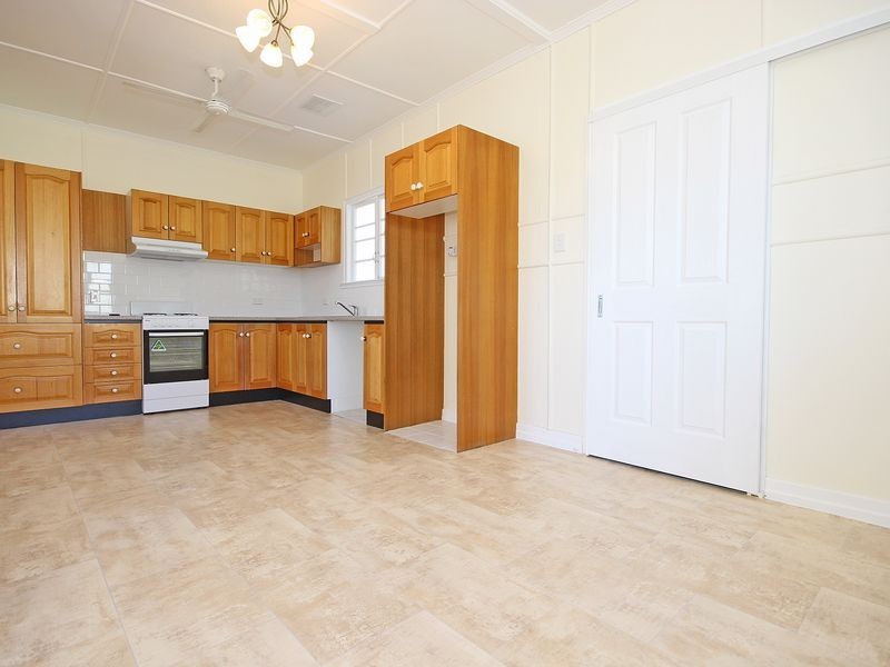 23 Blackstone Road, Eastern Heights QLD 4305