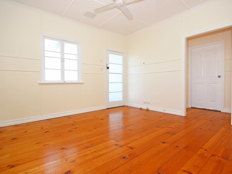 23 Blackstone Road, Eastern Heights QLD 4305