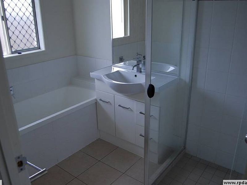 28 Burswood Close, Wulkuraka QLD 4305