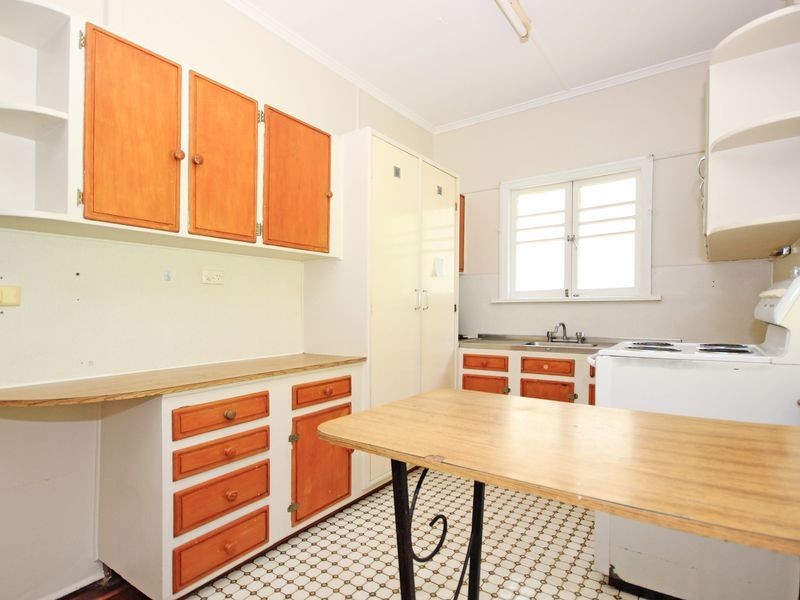 9 Stuart Street, Eastern Heights QLD 4305