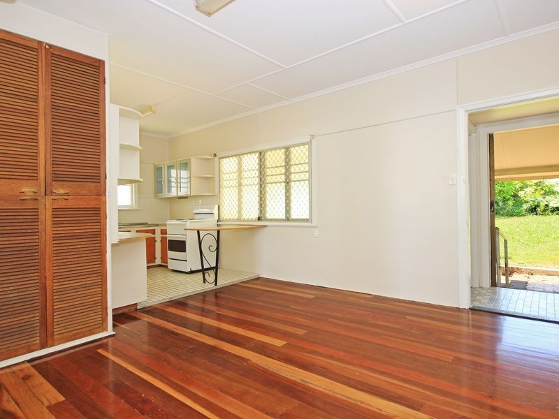 9 Stuart Street, Eastern Heights QLD 4305