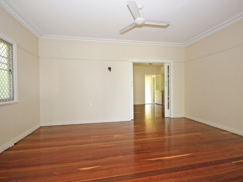 9 Stuart Street, Eastern Heights QLD 4305