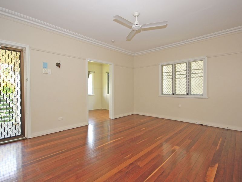 9 Stuart Street, Eastern Heights QLD 4305