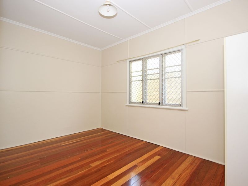 9 Stuart Street, Eastern Heights QLD 4305