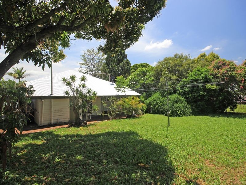 9 Stuart Street, Eastern Heights QLD 4305