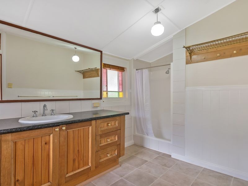 21 Lindsay Street, Bundamba QLD 4304