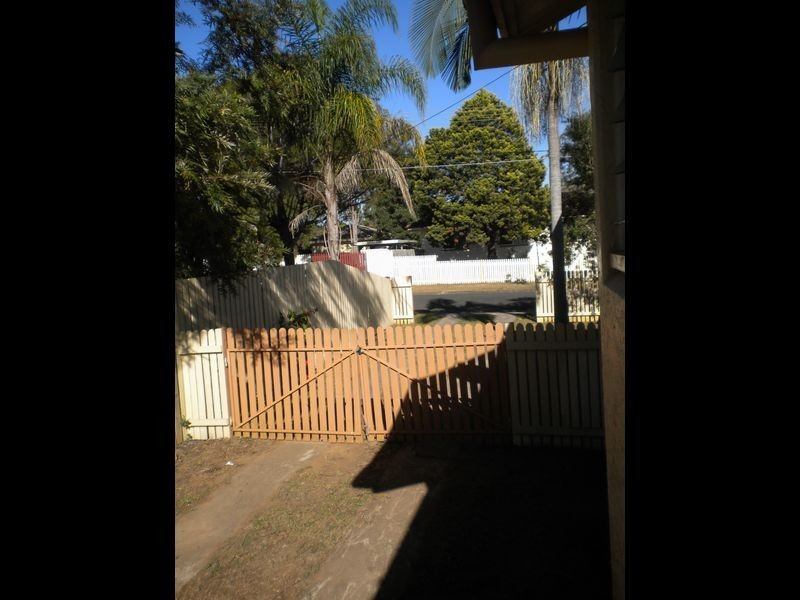 17 Eyre Street, Leichhardt QLD 4305