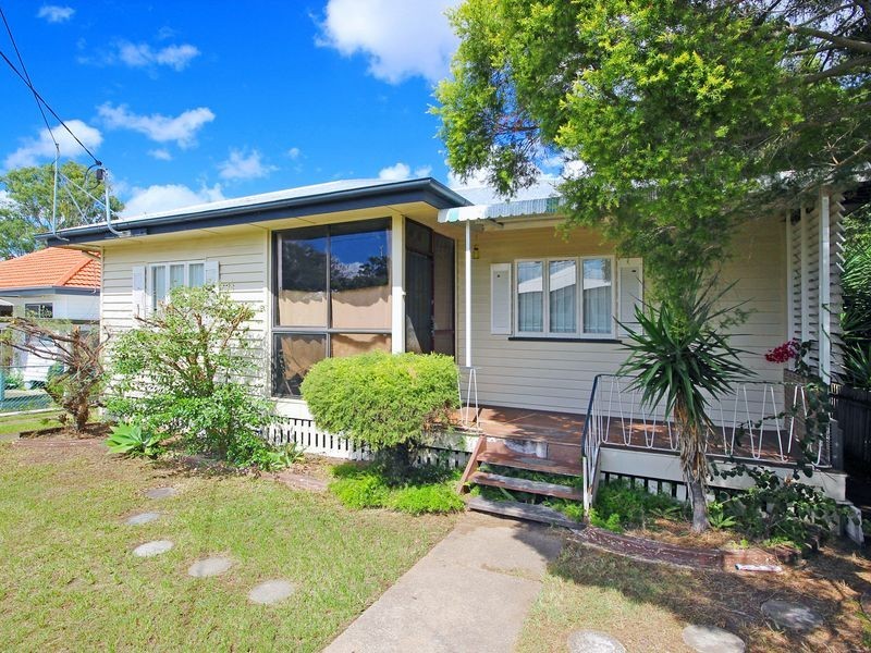 17 Vineyard Street, One Mile QLD 4305