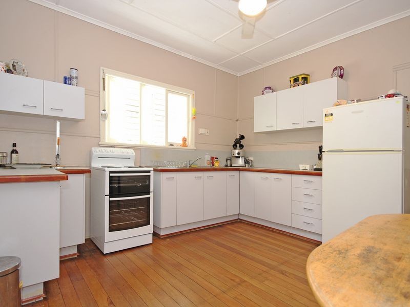 17 Vineyard Street, One Mile QLD 4305