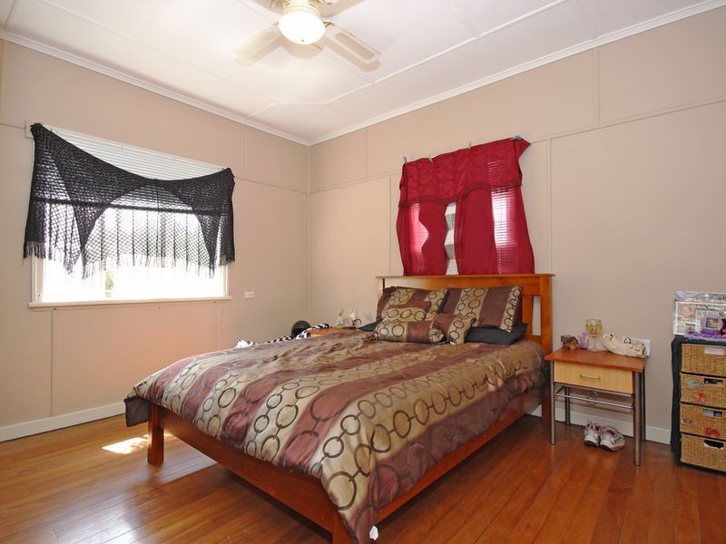 17 Vineyard Street, One Mile QLD 4305