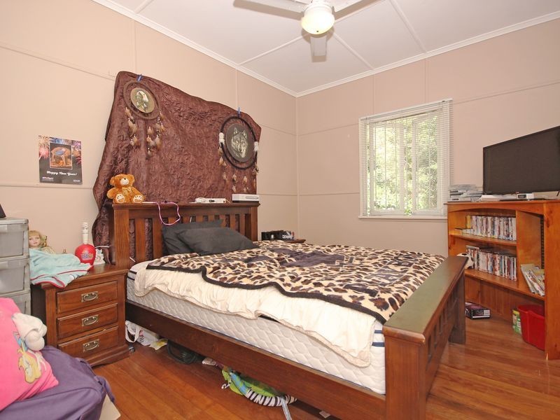 17 Vineyard Street, One Mile QLD 4305