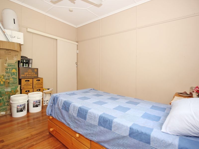 17 Vineyard Street, One Mile QLD 4305