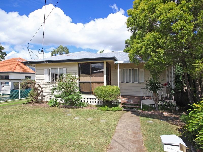 17 Vineyard Street, One Mile QLD 4305