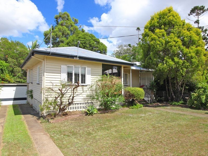 17 Vineyard Street, One Mile QLD 4305