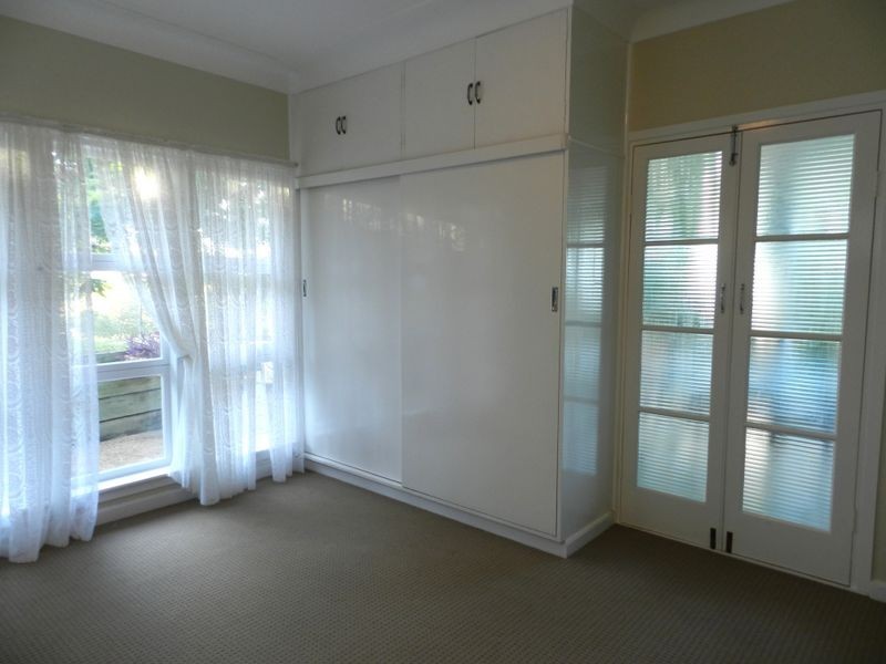 10 Tower Street, Eastern Heights QLD 4305