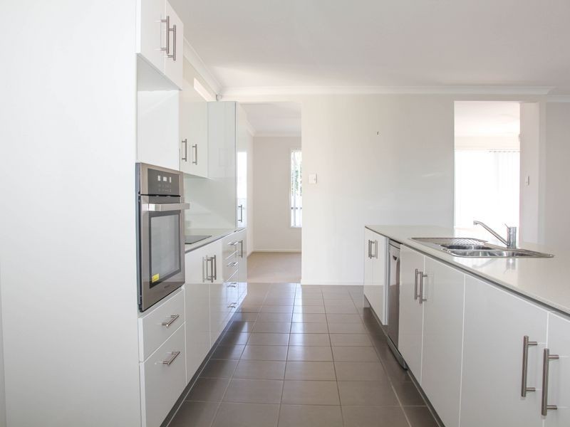 9 Lilly Court, Yamanto QLD 4305