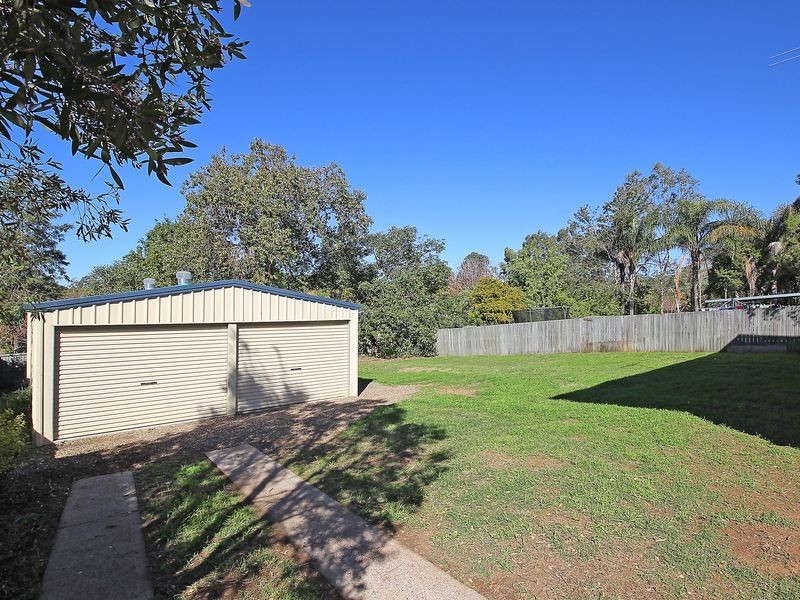 11 Wentworth Street, Leichhardt QLD 4305