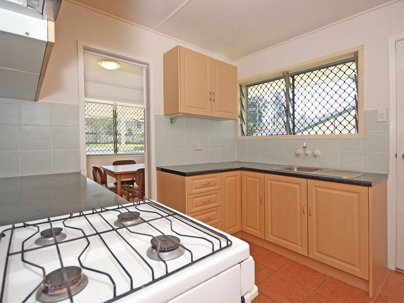 11 Wentworth Street, Leichhardt QLD 4305