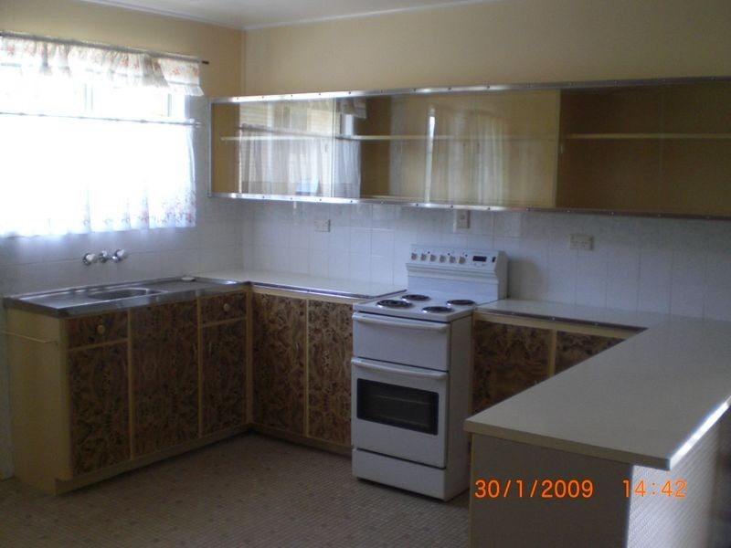 6 Vera Street, Churchill QLD 4305