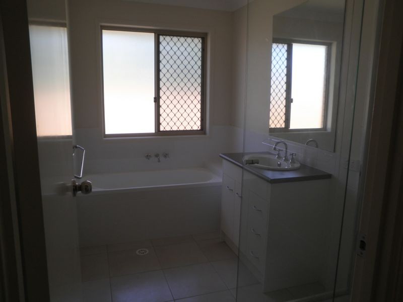 19 Aspinall Street, Leichhardt QLD 4305