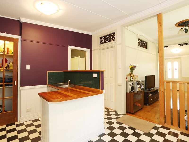 2A Charlotte Street, Blackstone QLD 4304