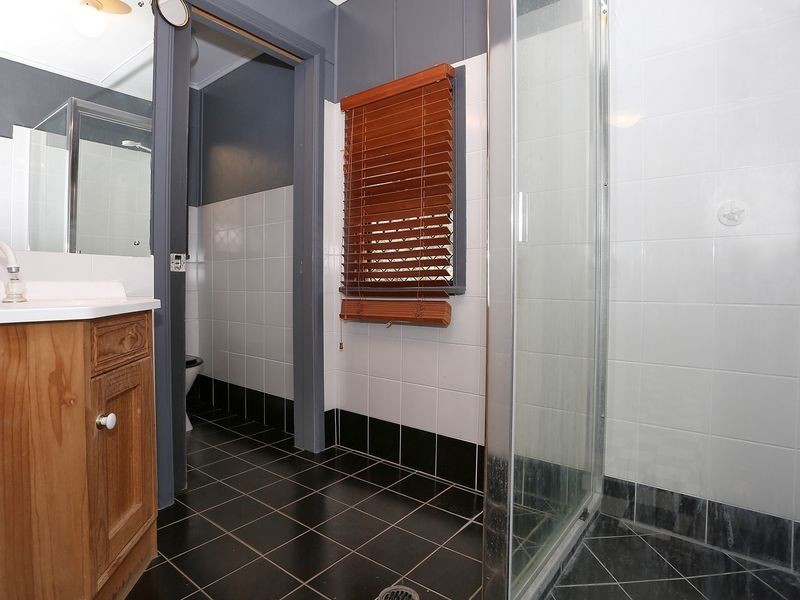 2A Charlotte Street, Blackstone QLD 4304