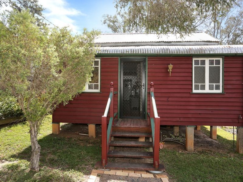 2A Charlotte Street, Blackstone QLD 4304