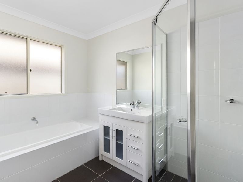 11 Skardon Crescent, Brassall QLD 4305