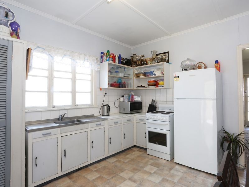 202 Glebe Road, Booval QLD 4304