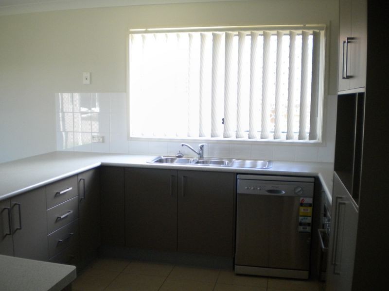 34 Ronayne Circle, One Mile QLD 4305