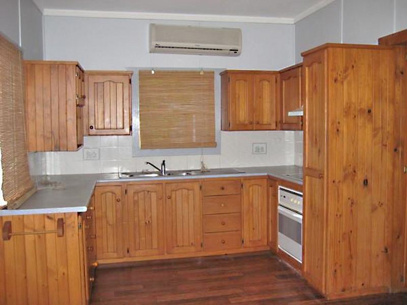 159 South Station Road, Silkstone QLD 4304