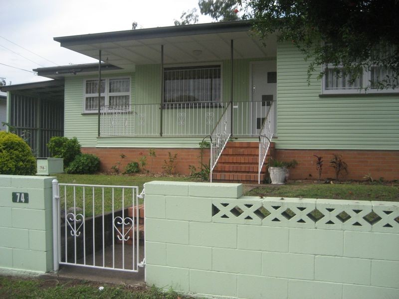 74 Robertson Road, Eastern Heights QLD 4305