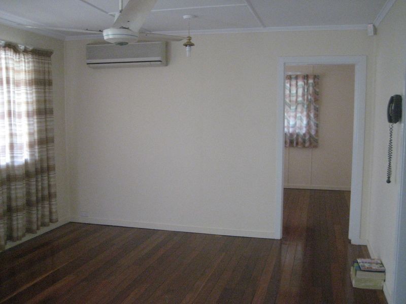 74 Robertson Road, Eastern Heights QLD 4305