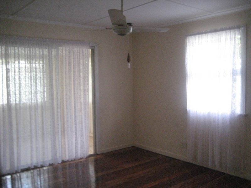 74 Robertson Road, Eastern Heights QLD 4305
