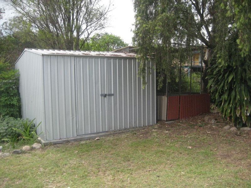 74 Robertson Road, Eastern Heights QLD 4305