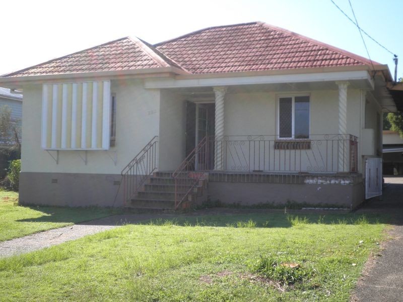 222 Warwick Road, Churchill QLD 4305