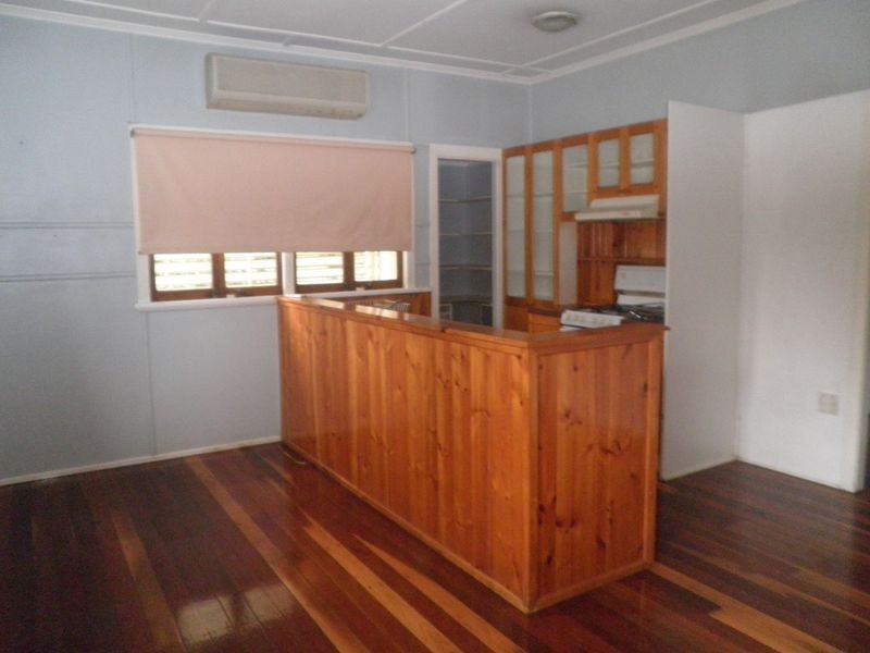 12 Wattle, North Booval QLD 4304