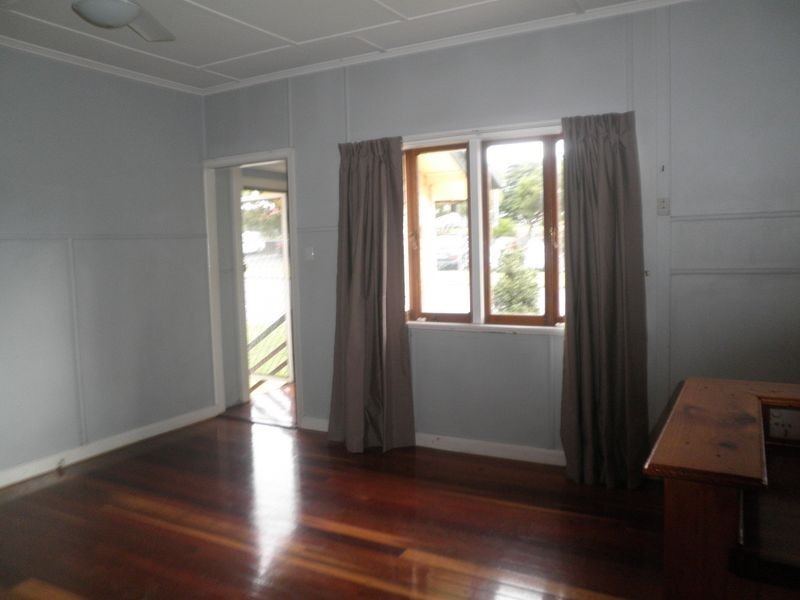 12 Wattle, North Booval QLD 4304