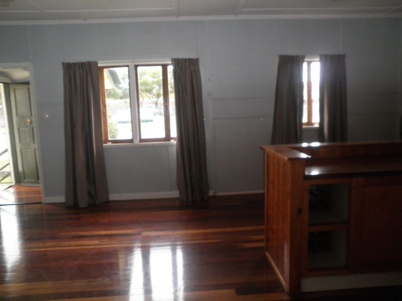 12 Wattle, North Booval QLD 4304