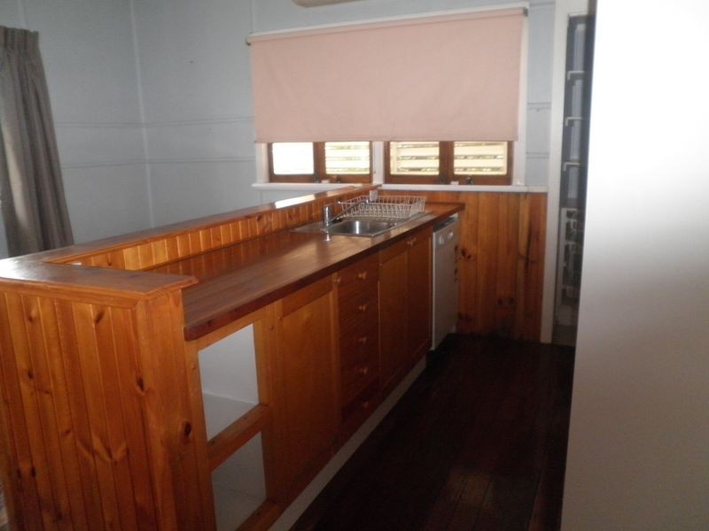 12 Wattle, North Booval QLD 4304