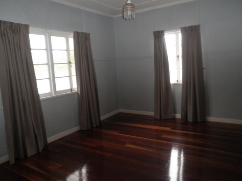 12 Wattle, North Booval QLD 4304