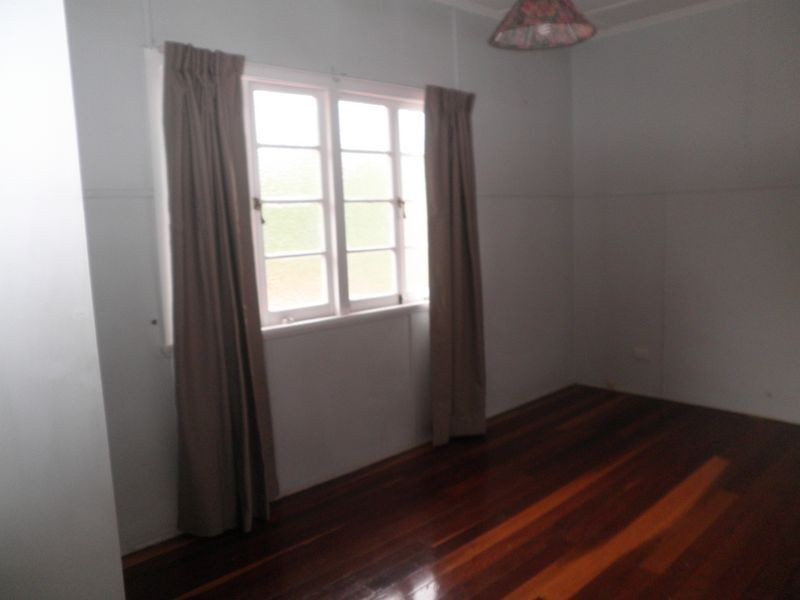 12 Wattle, North Booval QLD 4304
